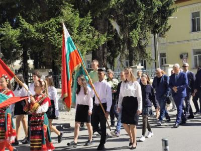 Razlog homenageou os heróis e vítimas da Revolta dos Cruzados